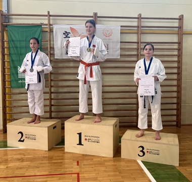 Polona Bajc 3. mesto v borbah med ml. deklicami